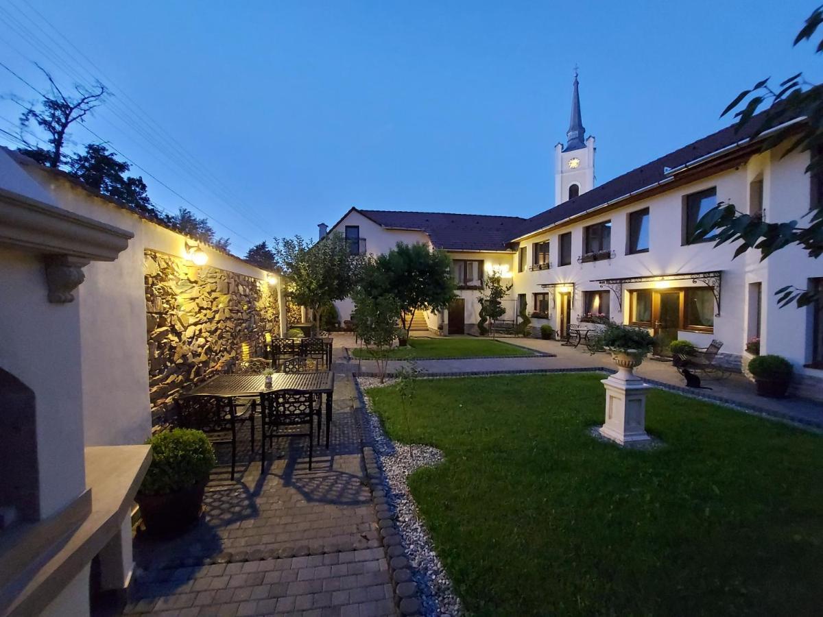 Conacul Poetilor Hotel Gura Raului Exterior photo