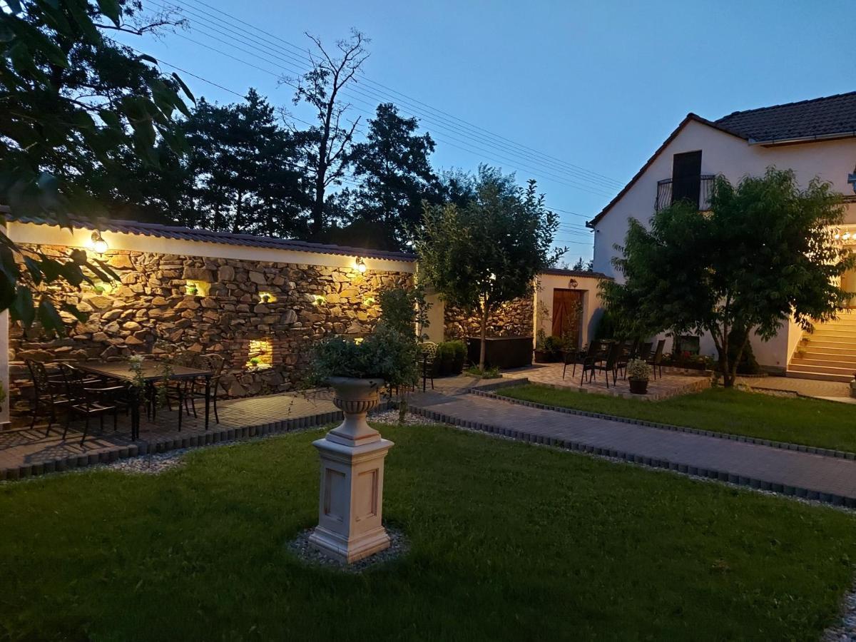 Conacul Poetilor Hotel Gura Raului Exterior photo