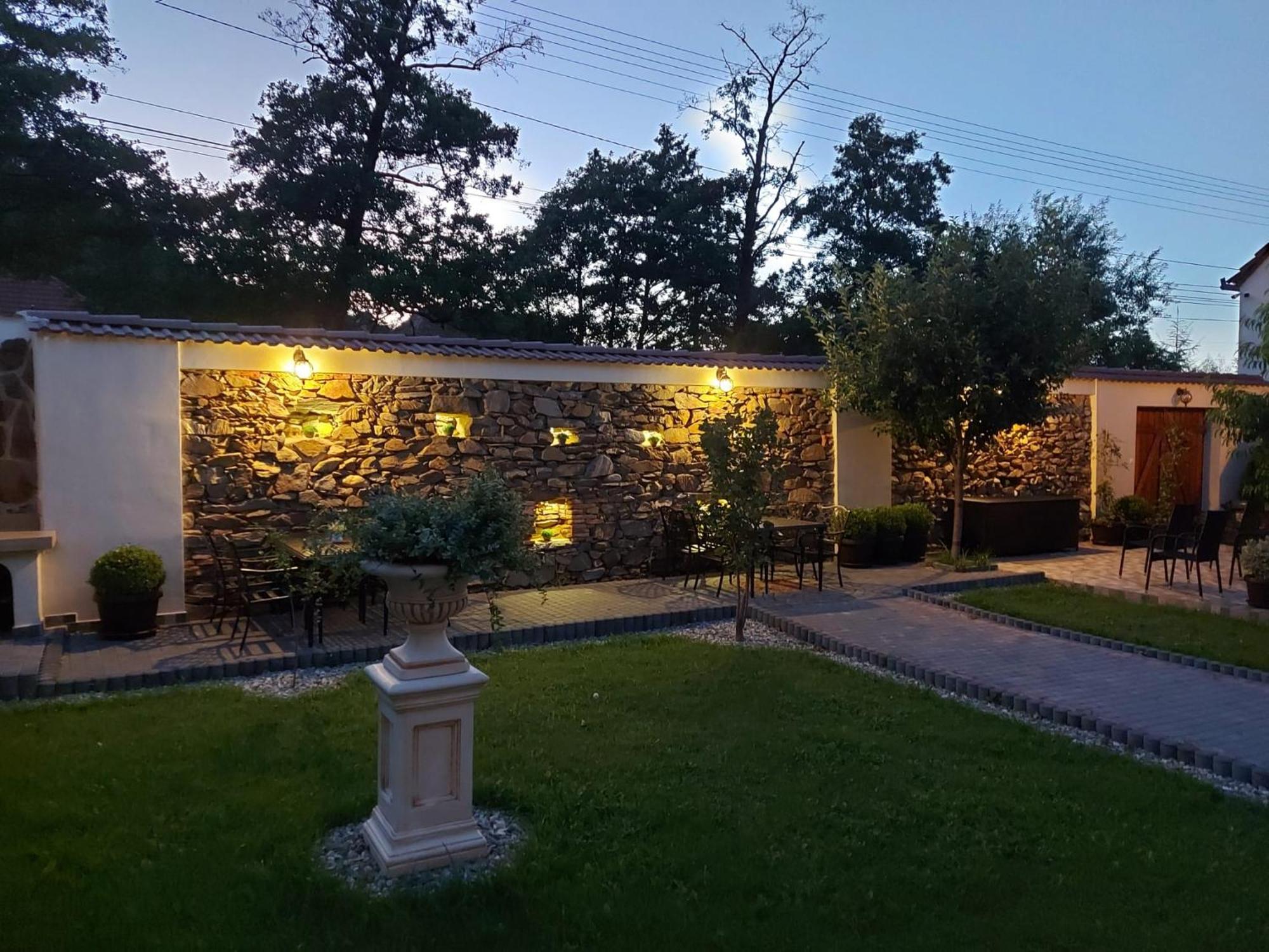Conacul Poetilor Hotel Gura Raului Exterior photo